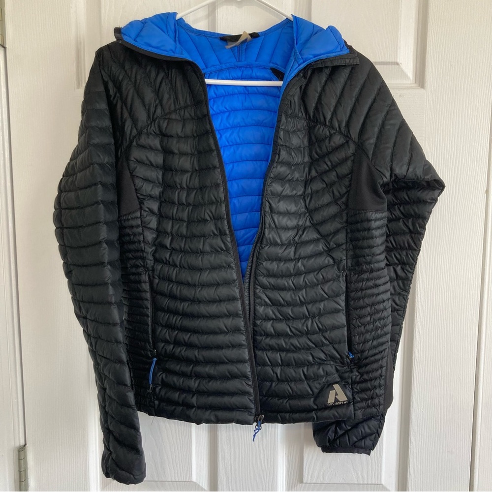 Eddie Bauer First Ascent light down jacket womens size small S- black & blue